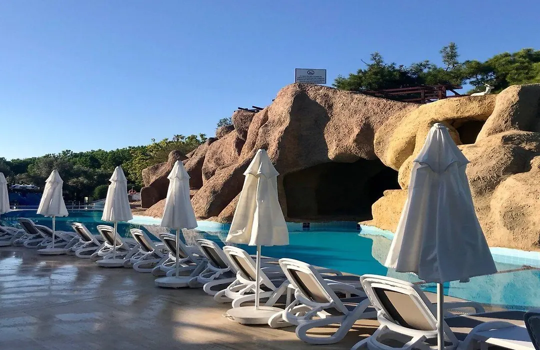 Blue Waters Club Hotel